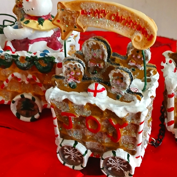AMAZING Christmas Gingerbread Train. Engine and two carriages EUC - Picture 5 of 6